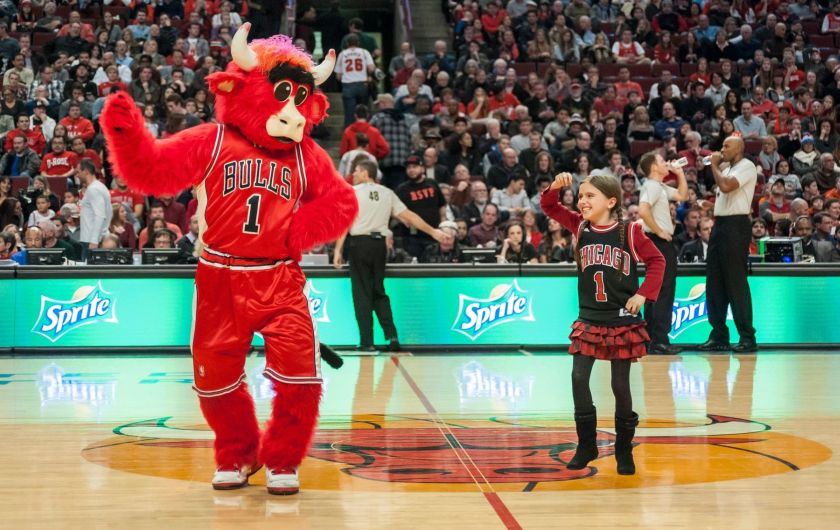 Chicago, USA. 27 December 2014. New Orleans Pelicans play the Chicago Bulls at the United Center. Final score, Pelicans 100, Bulls 107. Pictured: Bulls' mascot, Benny the Bull, dances on the court with a young fan. © Stephen Chung/Alamy Live News