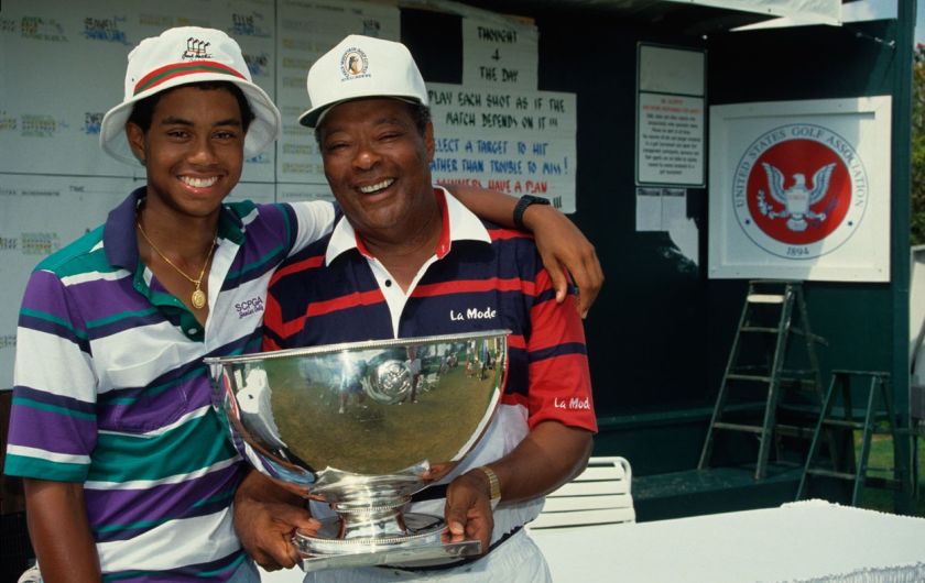Tiger Woods at the 1991 Jr. Amateur Championship with his dad Earl.
